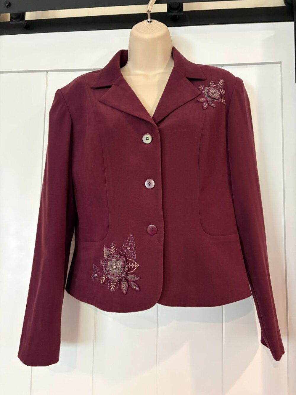 STUDIO 1 vintage maroon blazer with appliques